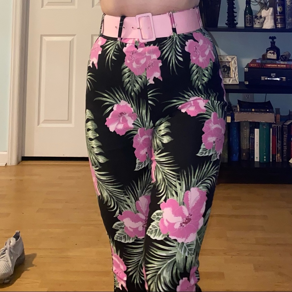 Pinup girl hibiscus print capri  🌺
